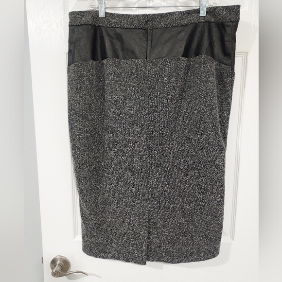 Lane Bryant Black and White Tweed with Faux Leather Pencil Skirt Size 16 - Picture 5 of 9